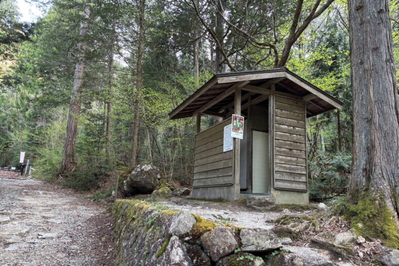 南木曽岳登山口トイレ