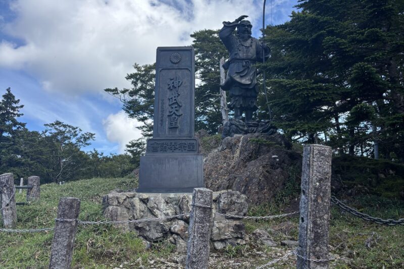 牛石ヶ原 神武天皇像